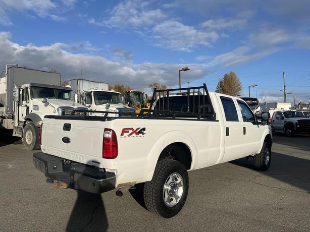 2016 Ford F-350 SD XLT Crew Cab Long Box 4WD image 5