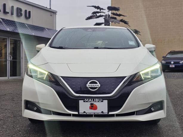 2022 Nissan LEAF SV Hatchback image 2