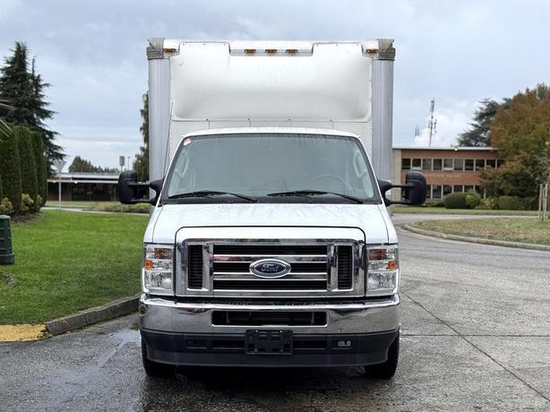 2022 Ford E-450 Super Duty 16-Foot Cube Van image 3