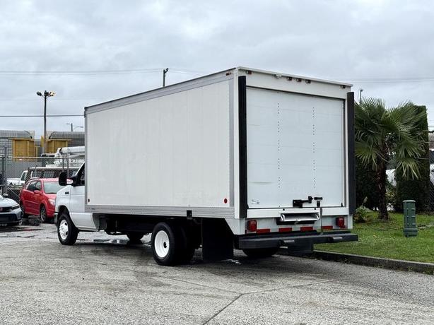 2022 Ford E-450 Super Duty 16-Foot Cube Van image 7
