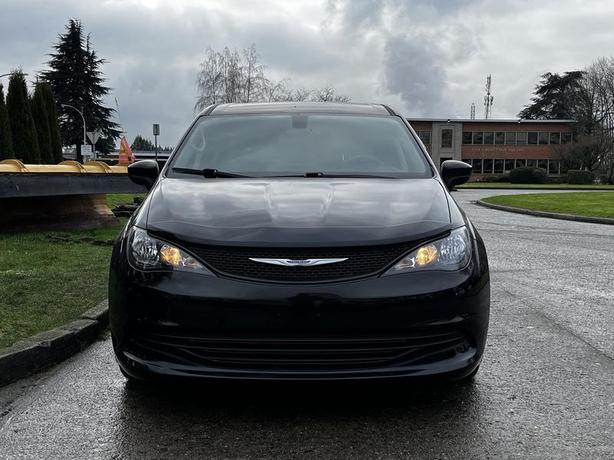 2018 Chrysler Pacifica 7-Passenger Van image 4