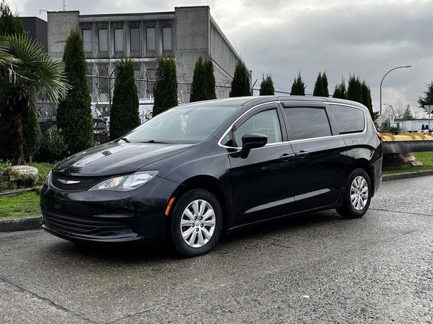 2018 Chrysler Pacifica 7-Passenger Van image 6