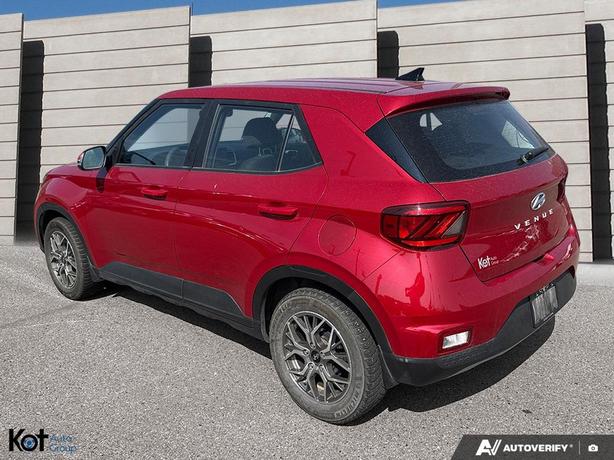2022 Hyundai Venue Essential ! NO ACCIDENTS! ONE OWNER! LOW KMS! image 4