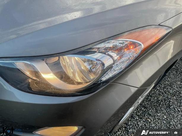 2012 HYUNDAI ELANTRA image 8