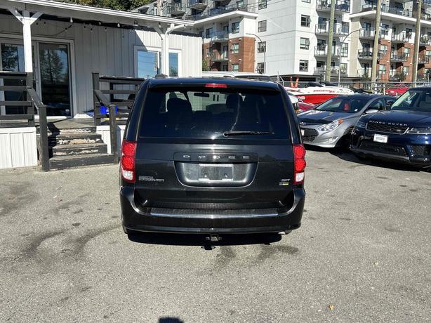 2016 Dodge Grand Caravan image 7