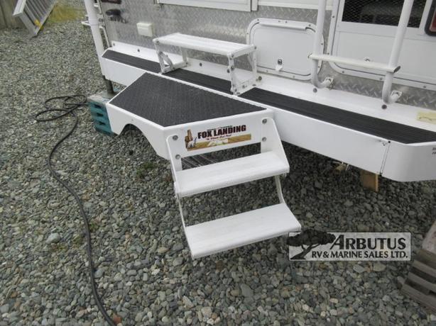 Used 2013 Northwood Arctic Fox 992 image 7