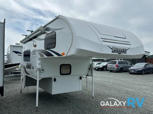 Used 2017 Lance 865 image 1