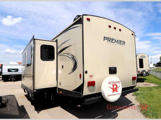 Used 2017 Keystone RV Premier Ultra Lite 26RBPR image 6