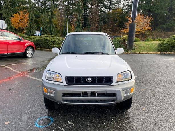 2000 Toyota  RAV4 image 2