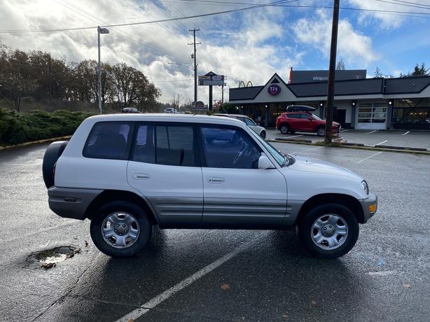 2000 Toyota  RAV4 image 4
