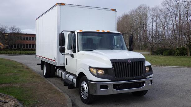 2012 International TerraStar 16 Foot Cube Van 3 Seater Diesel image 2