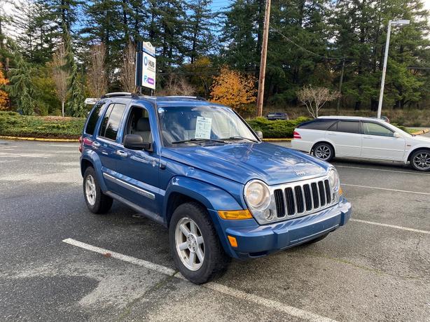 2006 Jeep  Liberty Limited image 3