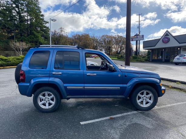 2006 Jeep  Liberty Limited image 4
