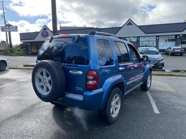 2006 Jeep  Liberty Limited image 5