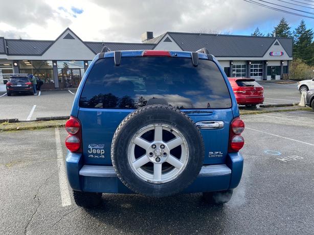 2006 Jeep  Liberty Limited image 6