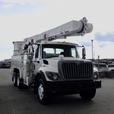2008 International 7500 Tandem Bucket Truck Diesel Air Brakes thumbnail image 2