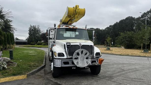2006 International 7500 55 Foot Bucket truck With Air Brakes Diesel image 3