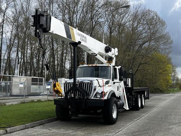 2008 International 7500 20 Foot Flatdeck with National Crane With Air Brakes image 4