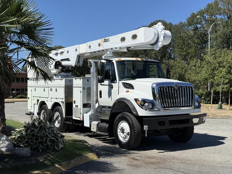 2013 International 7400 Workstar Altec Bucket Truck Diesel with Air Brakes display photo