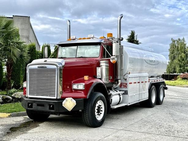 2007 Freightliner FLD120 18,100-Litre Fuel Tank Truck Diesel with Air Brakes image 4