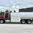 2007 Freightliner FLD120 18,100-Litre Fuel Tank Truck Diesel with Air Brakes thumbnail image 5