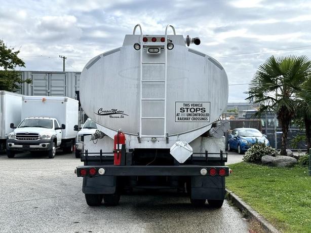 2007 Freightliner FLD120 18,100-Litre Fuel Tank Truck Diesel with Air Brakes image 8