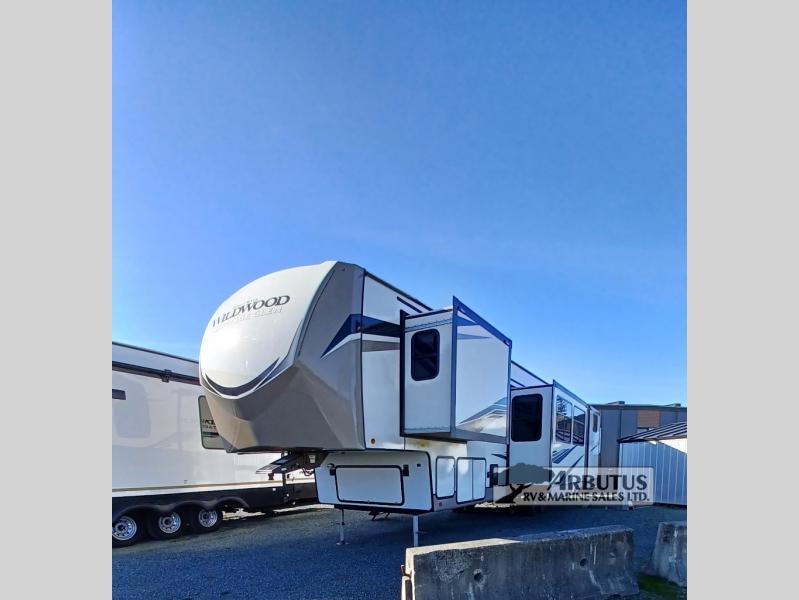 Used 2022 Forest River RV Wildwood Heritage Glen 356QB display photo