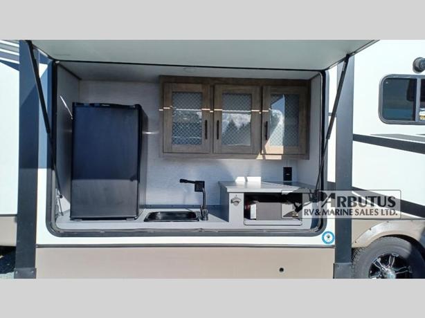 Used 2022 Forest River RV Wildwood Heritage Glen 356QB image 5