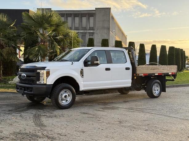 2018 Ford F-350 SD 4×4 Crew Cab with 8-Foot Flat Deck image 5