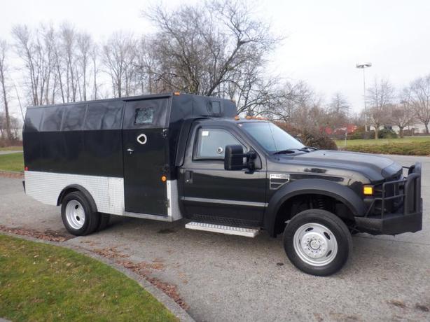 2009 Ford F-550 Armoured Cube Truck with Bullet-Proof Glass image 2