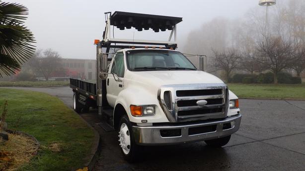 2008 Ford F-750 18 Foot Flat Deck Regular Cab 2WD Diesel Dually with Air Brakes  image 2