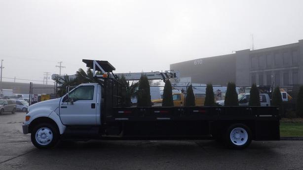 2008 Ford F-750 18 Foot Flat Deck Regular Cab 2WD Diesel Dually with Air Brakes  image 6