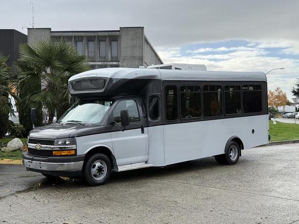 2019 Chevrolet Express 4500 22-Passenger Wheelchair Accessible Bus image 5