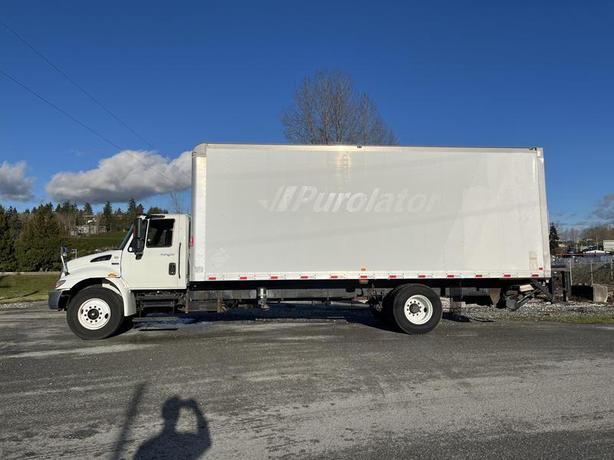 2013 International 4300 24 Foot Cube Van Hydraulic Brakes Diesel Power Tail Gate image 3