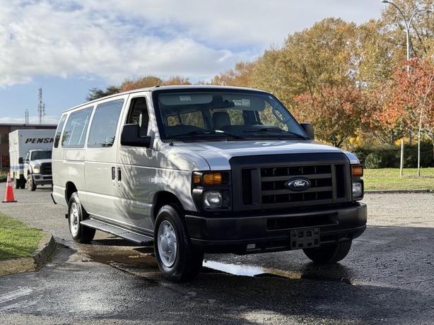 2010 Ford Econoline XL Super Duty 15-Passenger Van – 5.4L V8 image 2