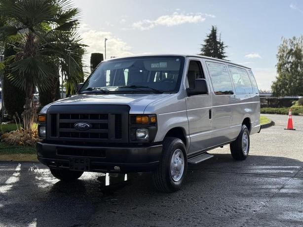 2010 Ford Econoline XL Super Duty 15-Passenger Van – 5.4L V8 image 4