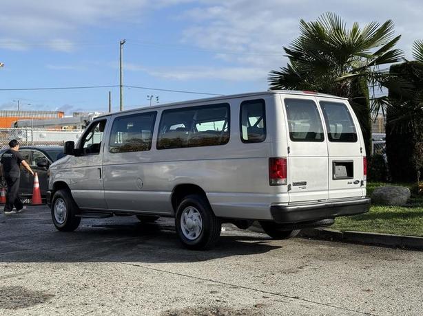 2010 Ford Econoline XL Super Duty 15-Passenger Van – 5.4L V8 image 7