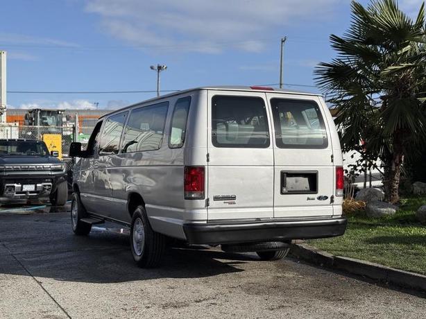 2010 Ford Econoline XL Super Duty 15-Passenger Van – 5.4L V8 image 8