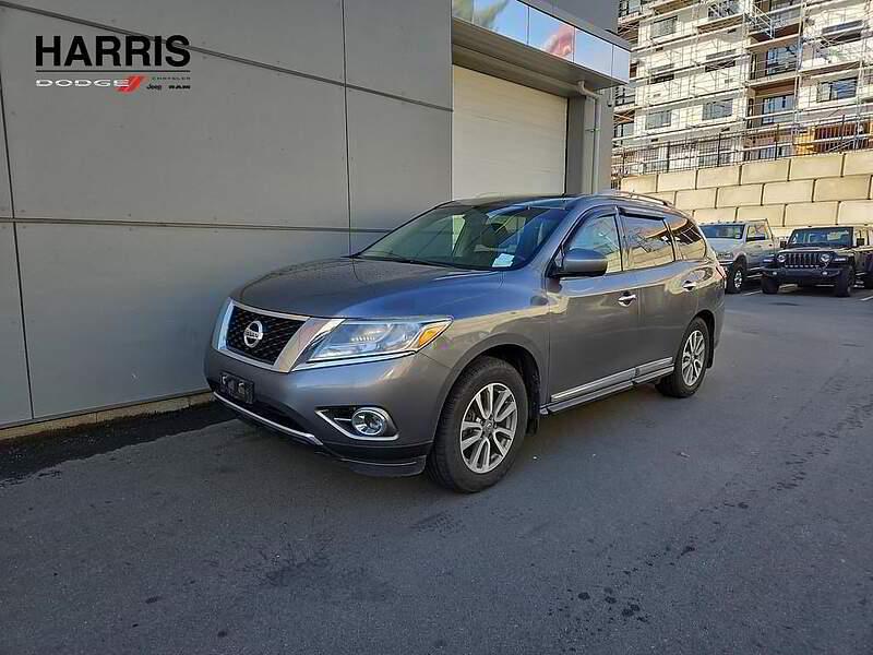 2016 Nissan Pathfinder S display photo