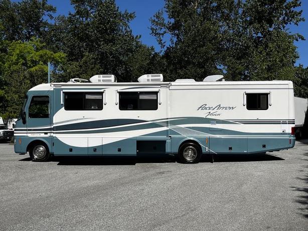 2000 Ford Motorhome Pace Arrow Vision RV with 2 Slide Outs image 6