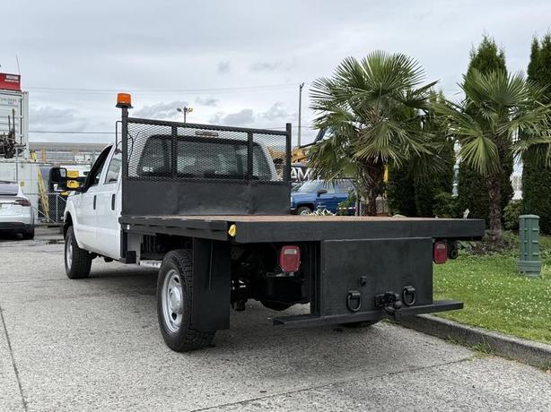 2015 Ford F-350 SD XL SuperCab 9-Foot Flatdeck 4WD image 8