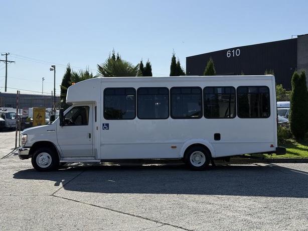 2015 Ford Econoline E450 Super Duty 13-Passenger Wheelchair Accessible Bus with  image 6