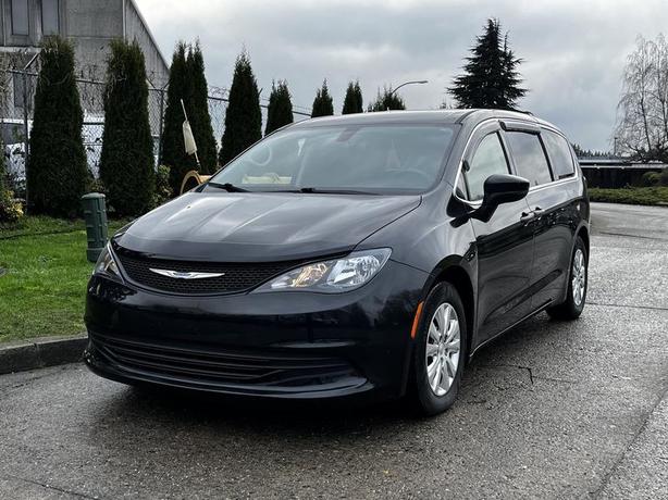 2018 Chrysler Pacifica 7-Passenger Van image 5