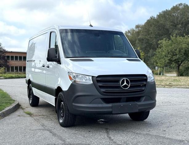 2021 Mercedes-Benz Sprinter 2500 Low Roof Diesel Cargo Van image 2