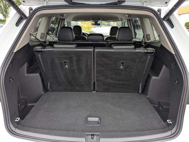 2024 Volkswagen Atlas Comfortline - No Accidents, AWD, Heated Seats image 8