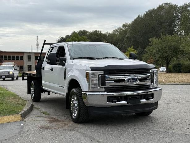 2019 Ford F-350 SD XLT SuperCrew 8-Foot Flat Deck Diesel 4WD image 2