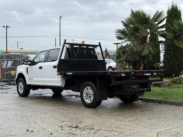 2019 Ford F-350 SD XLT 4x4 Crew Cab Diesel with 8-Foot Flat Deck image 7