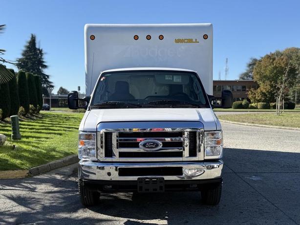 2019 Ford E-450 Super Duty 16-Foot Cube Van with Loading Ramp image 3