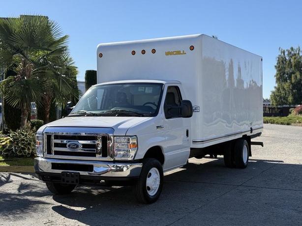 2019 Ford E-450 Super Duty 16-Foot Cube Van with Loading Ramp image 4