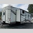 Used 2023 Forest River RV Wildwood Heritage Glen 356QB thumbnail image 6